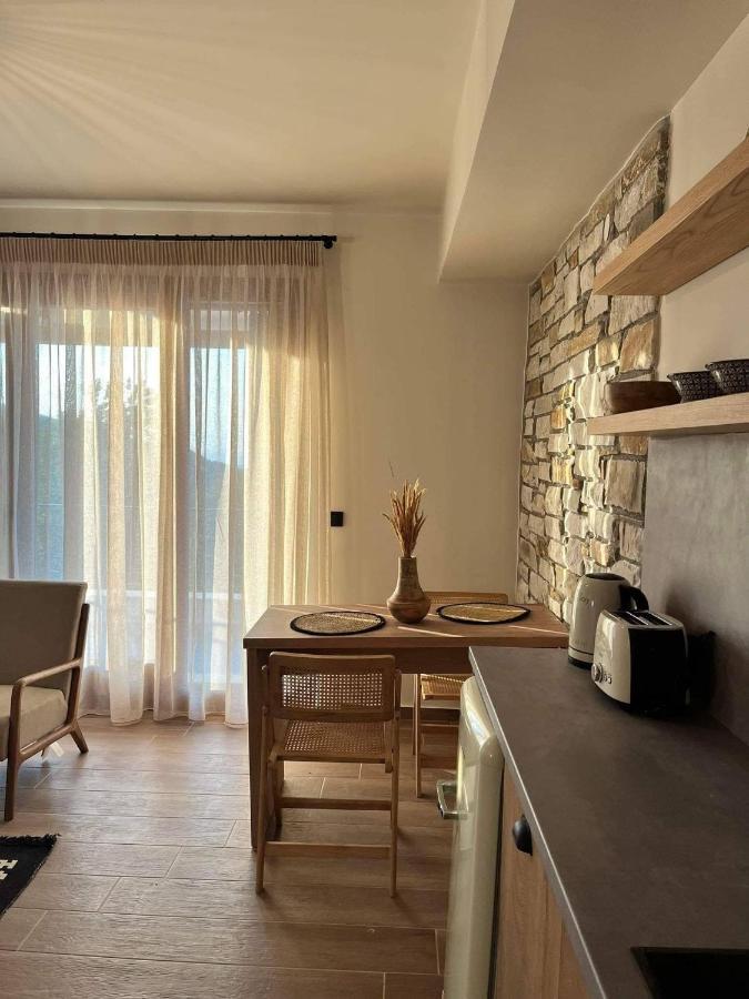 Peri Elxis Luxury Suites Mourésion Zewnętrze zdjęcie