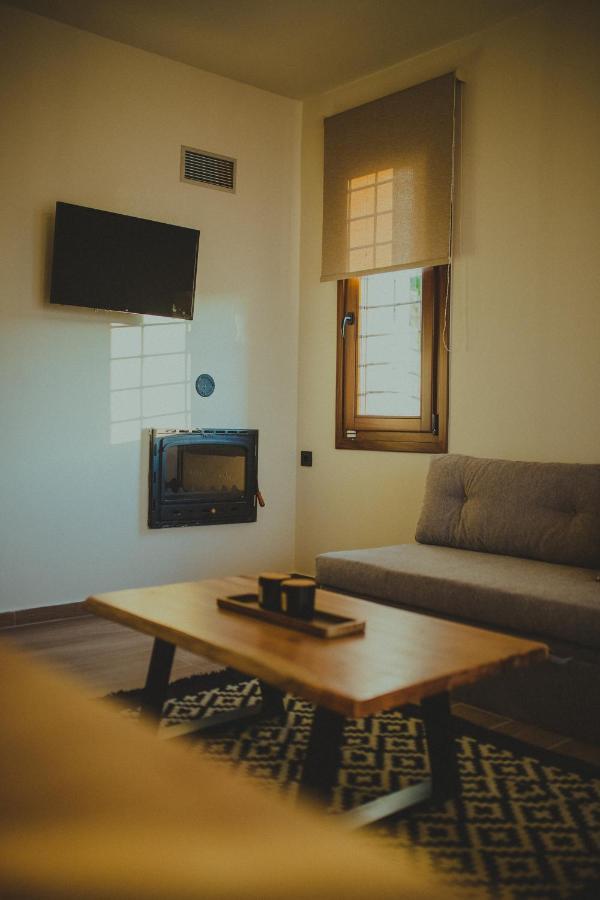 Peri Elxis Luxury Suites Mourésion Zewnętrze zdjęcie